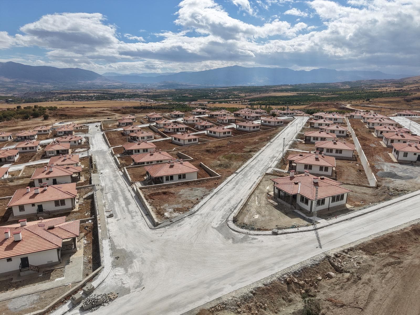 Ülkemizin En Kapsamlı Köy Konut Hamlesine İmzamızı Attık